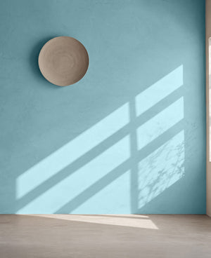 Korqstuc Kyra op de muur